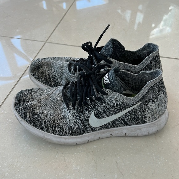 Nike free run flyknits - Picture 3 of 3